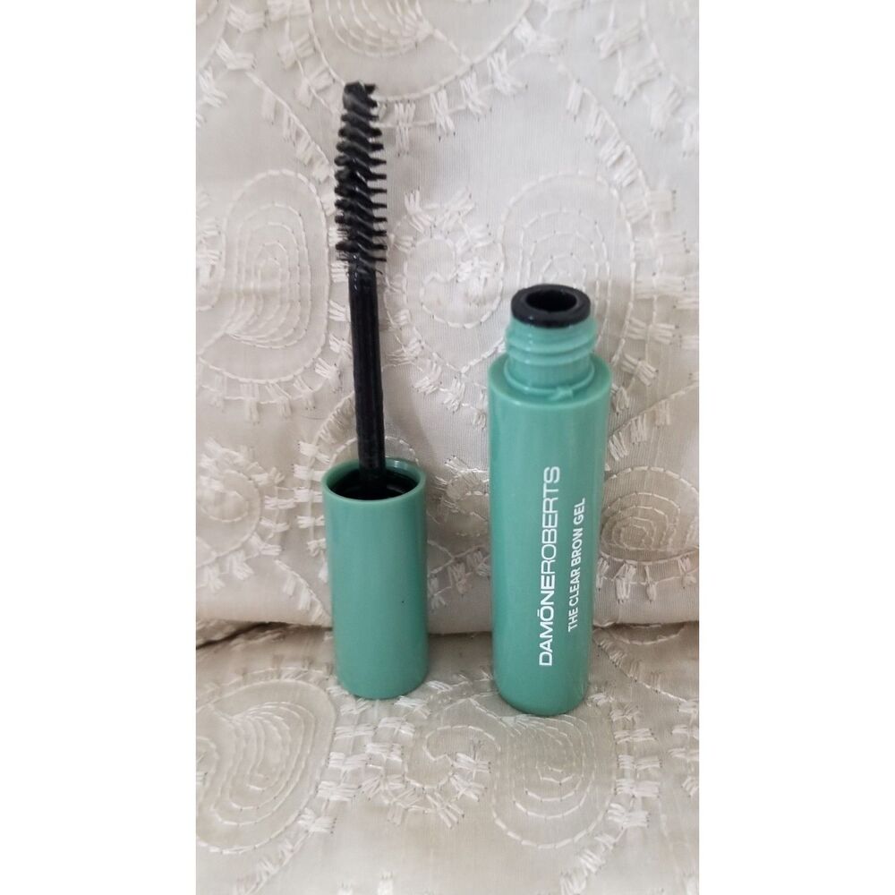 The Damone Roberts The Clear Brow Gel is a lightweight